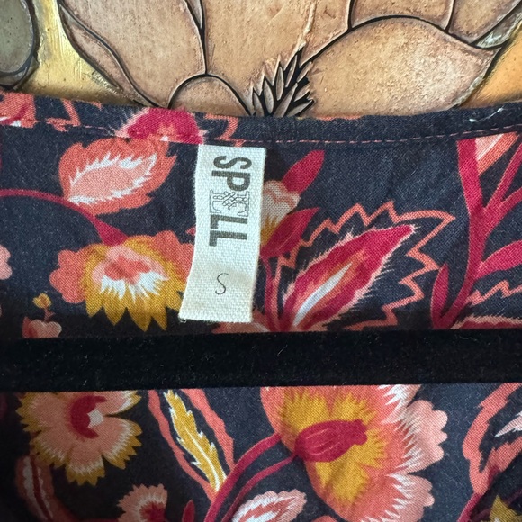 Lolita Sleeveless Blouse - Picture 5 of 9